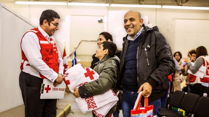 Croix-Rouge Française donner peluches